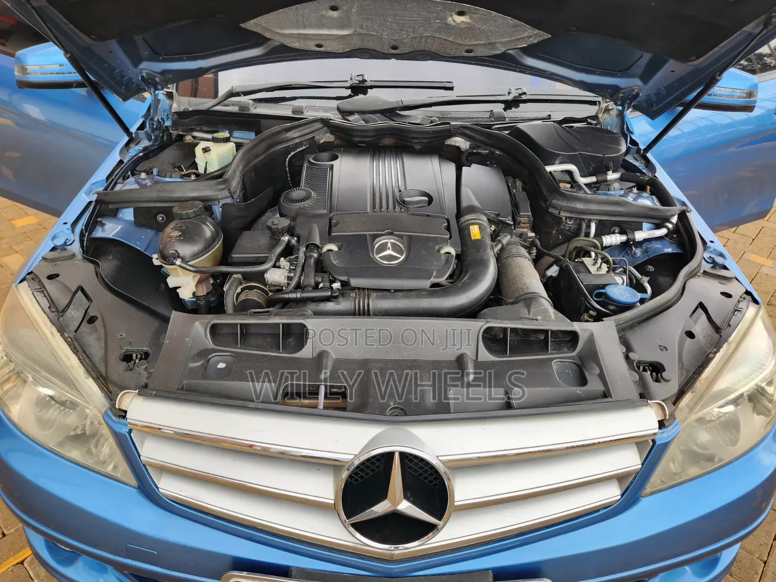 Mercedes-Benz C200 2011 Blue