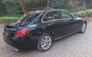 Mercedes-Benz C200 2019 Blue