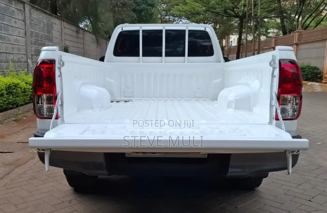 Toyota Hilux 2016 White