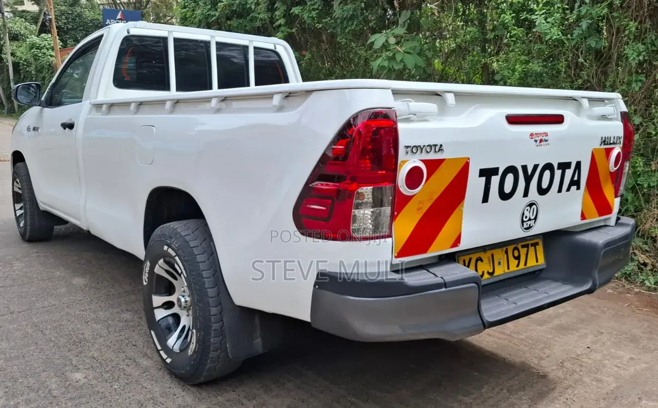 Toyota Hilux 2016 White