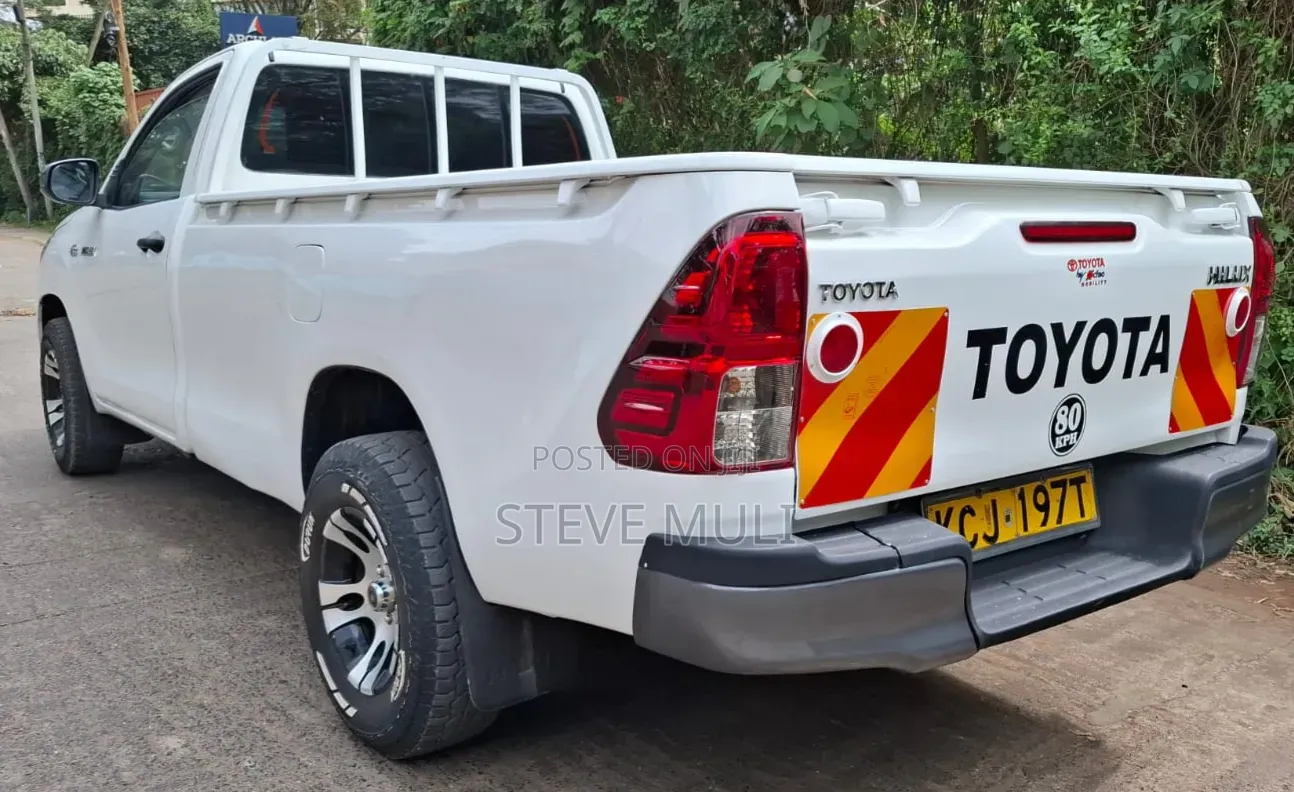 Toyota Hilux 2016 White