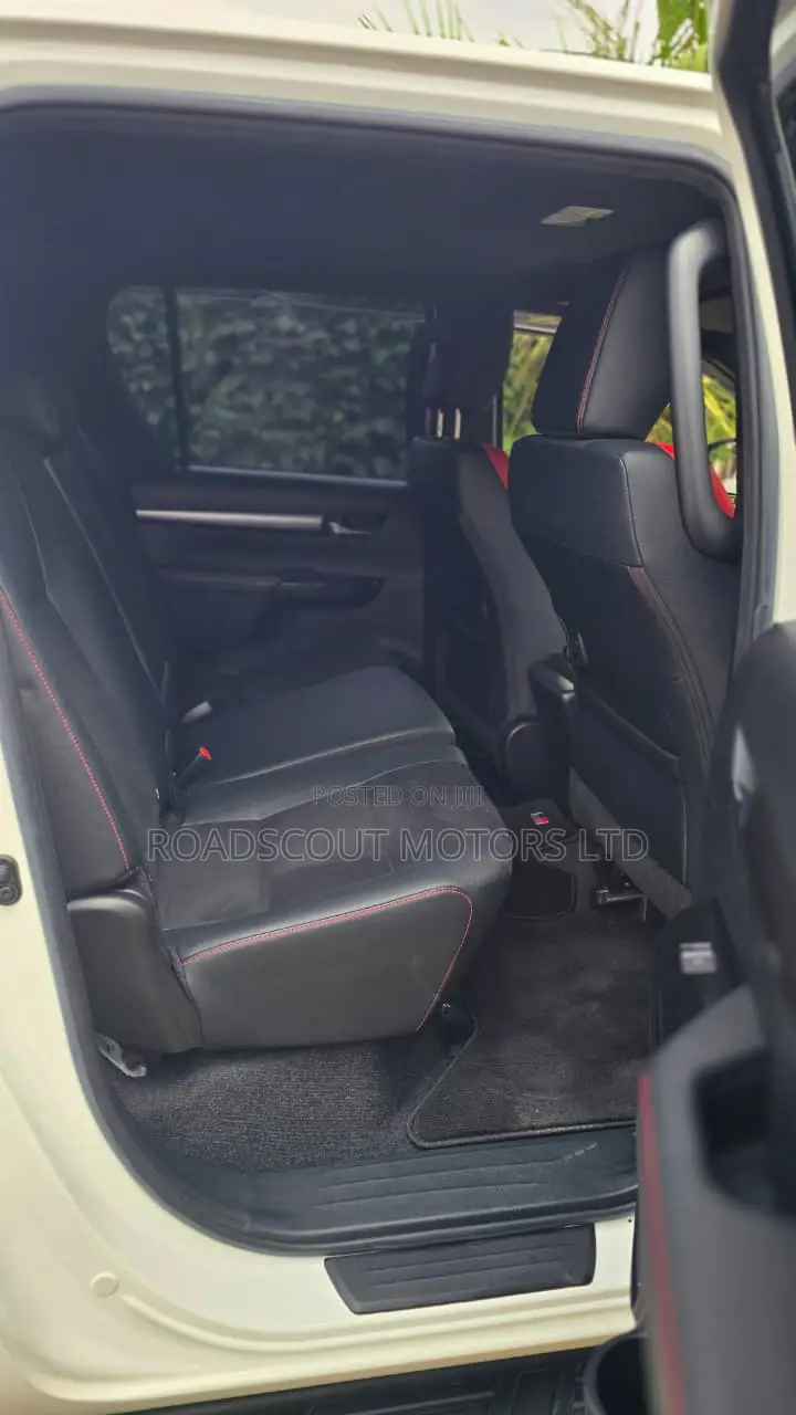 Toyota Hilux 2021 White