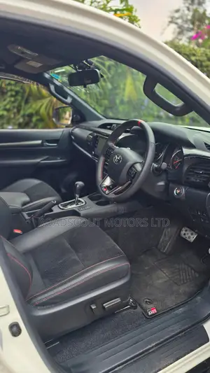 Toyota Hilux 2021 White