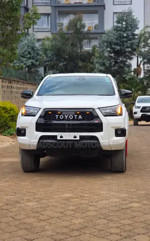 Toyota Hilux 2021 White