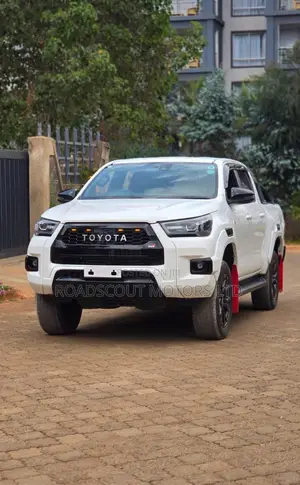 Toyota Hilux 2021 White