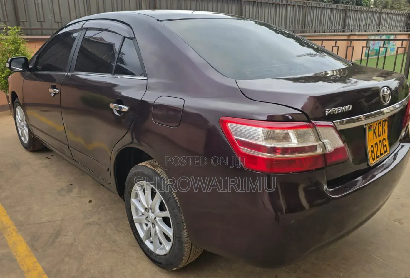 Toyota Premio 2011 Maroon