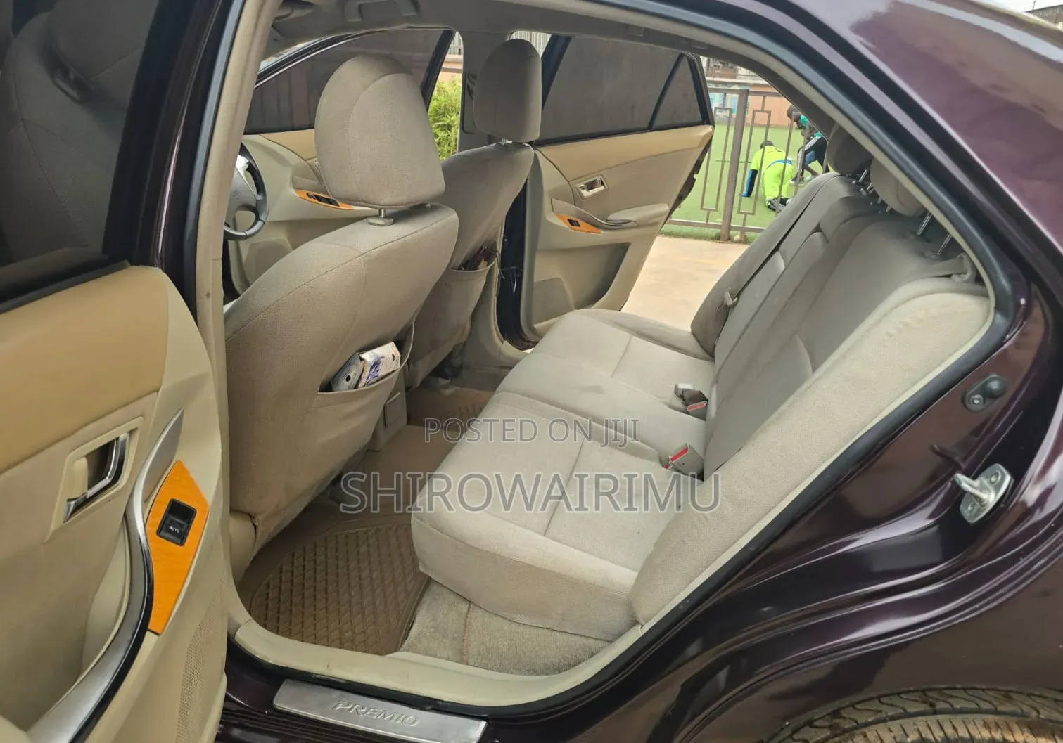 Toyota Premio 2011 Maroon