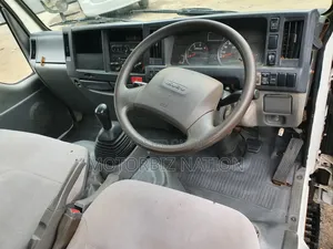 Isuzu Elf 2017