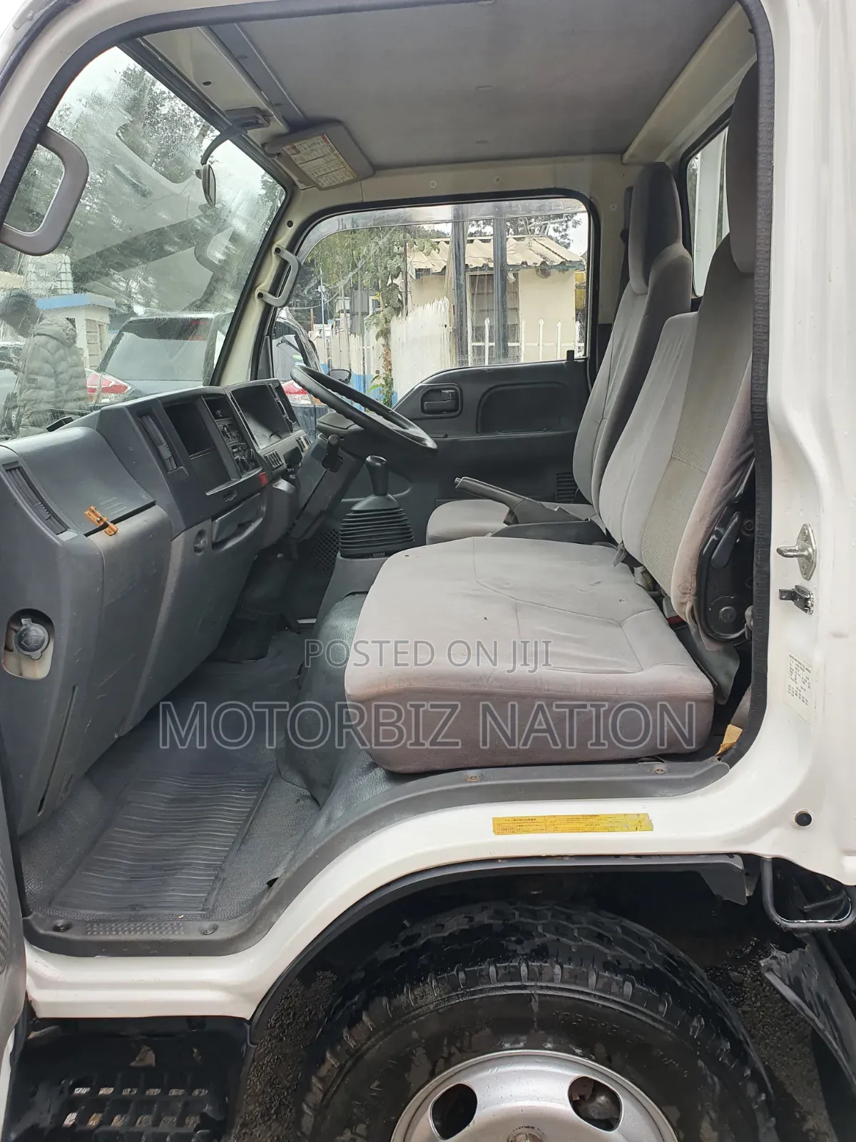 Isuzu Elf 2017