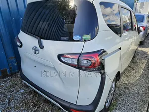 Toyota Sienta 2019 White