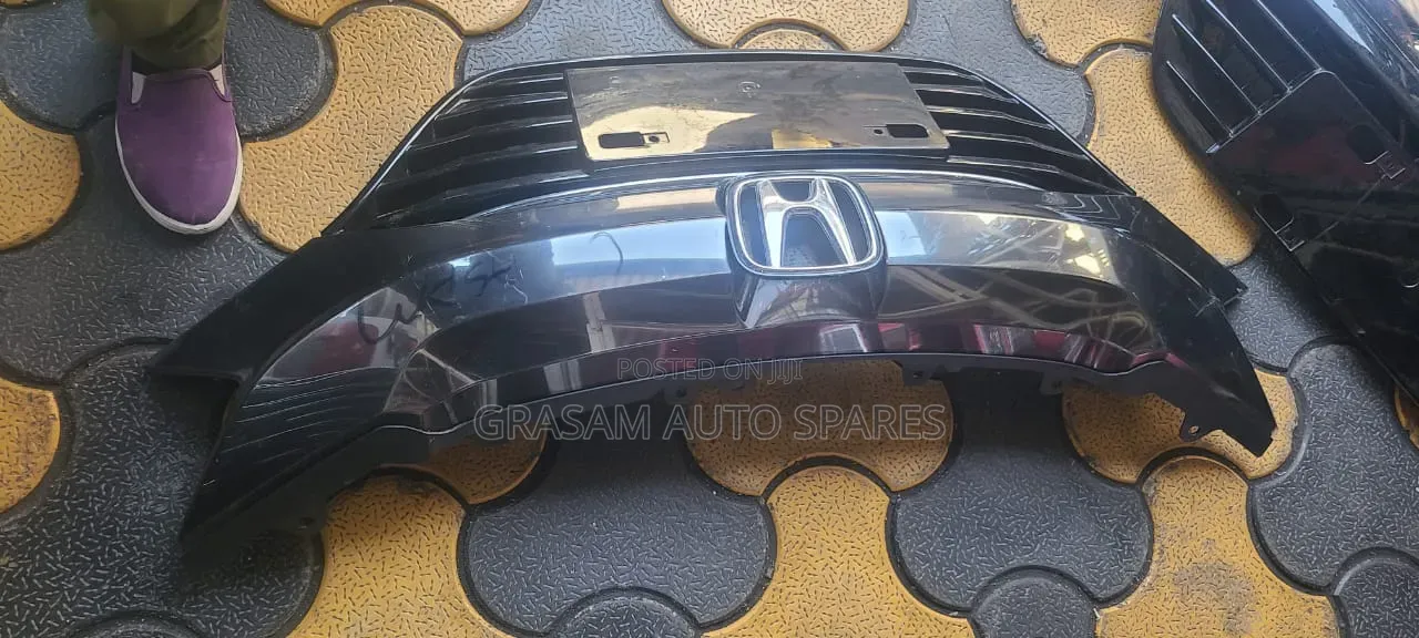 Honda Vessel 2018 Grill