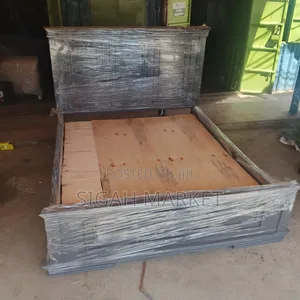 5by6 Hardwood Bed Available
