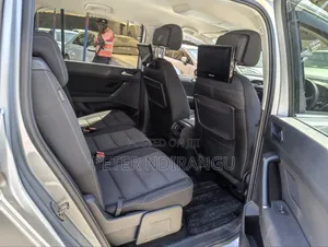 Volkswagen Touran 2018 Silver