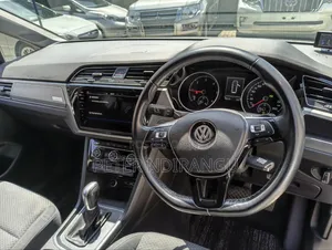 Volkswagen Touran 2018 Silver