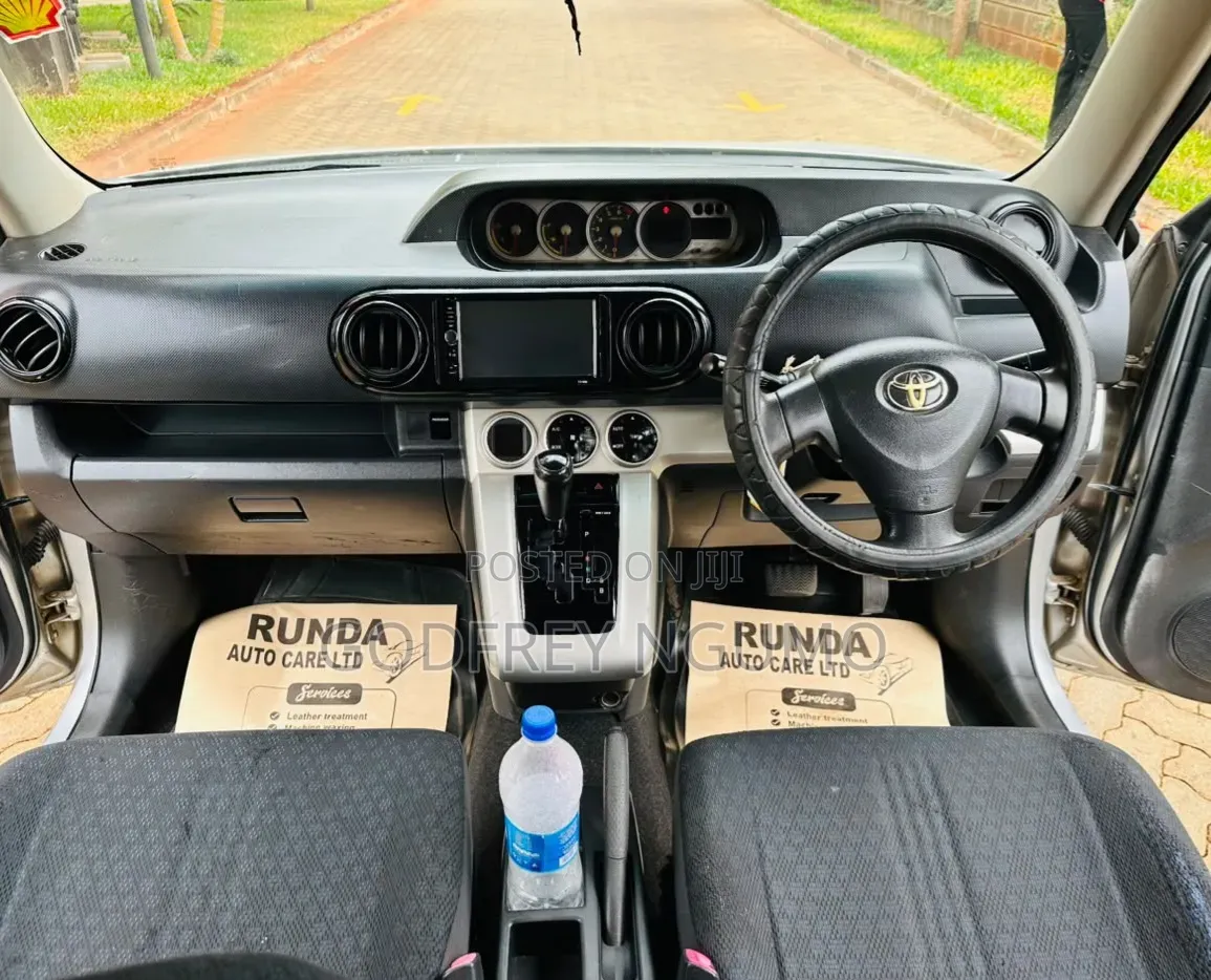 Toyota Corolla Rumion 2010 Silver