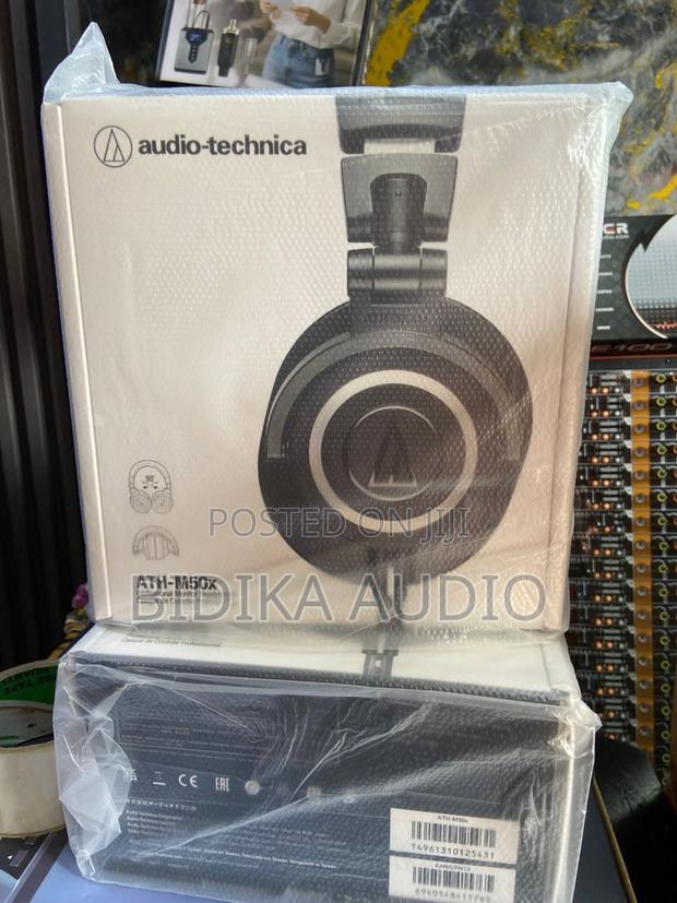 Audio-Technica ATH-M50x Professional Studio Monitor Headphones
