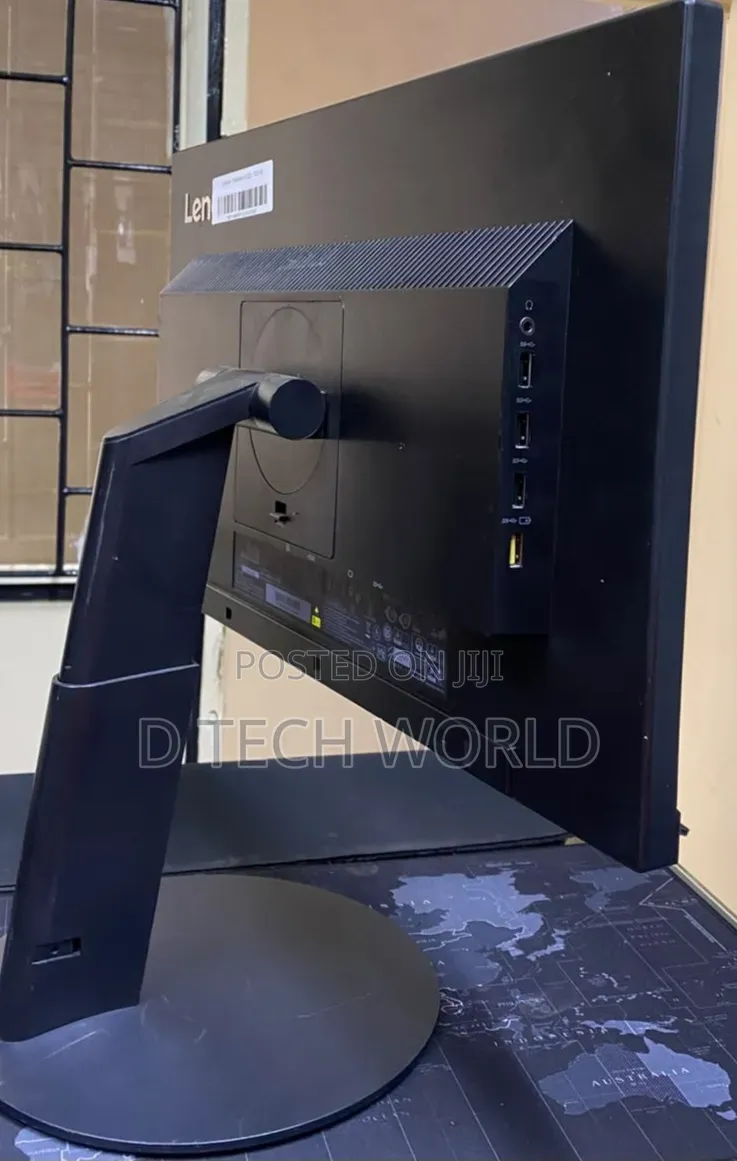 Lenovo Think Vision 22” Edge to Edge 
HDMI Port
Display 
Vga
USB