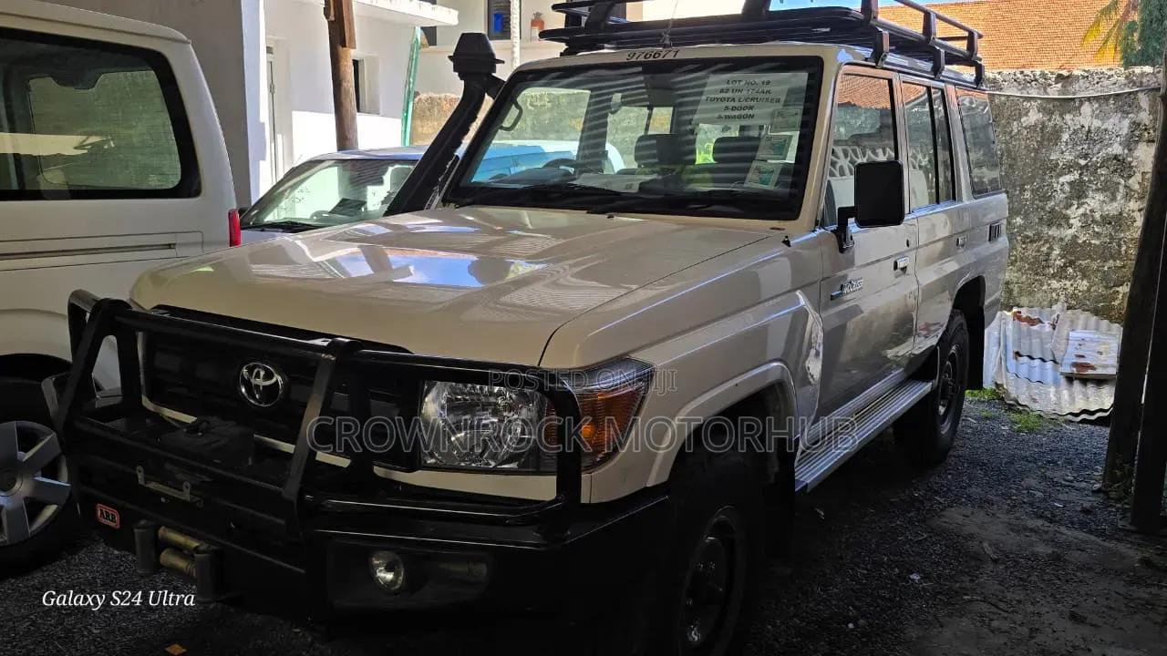 Toyota Land Cruiser 2021 White