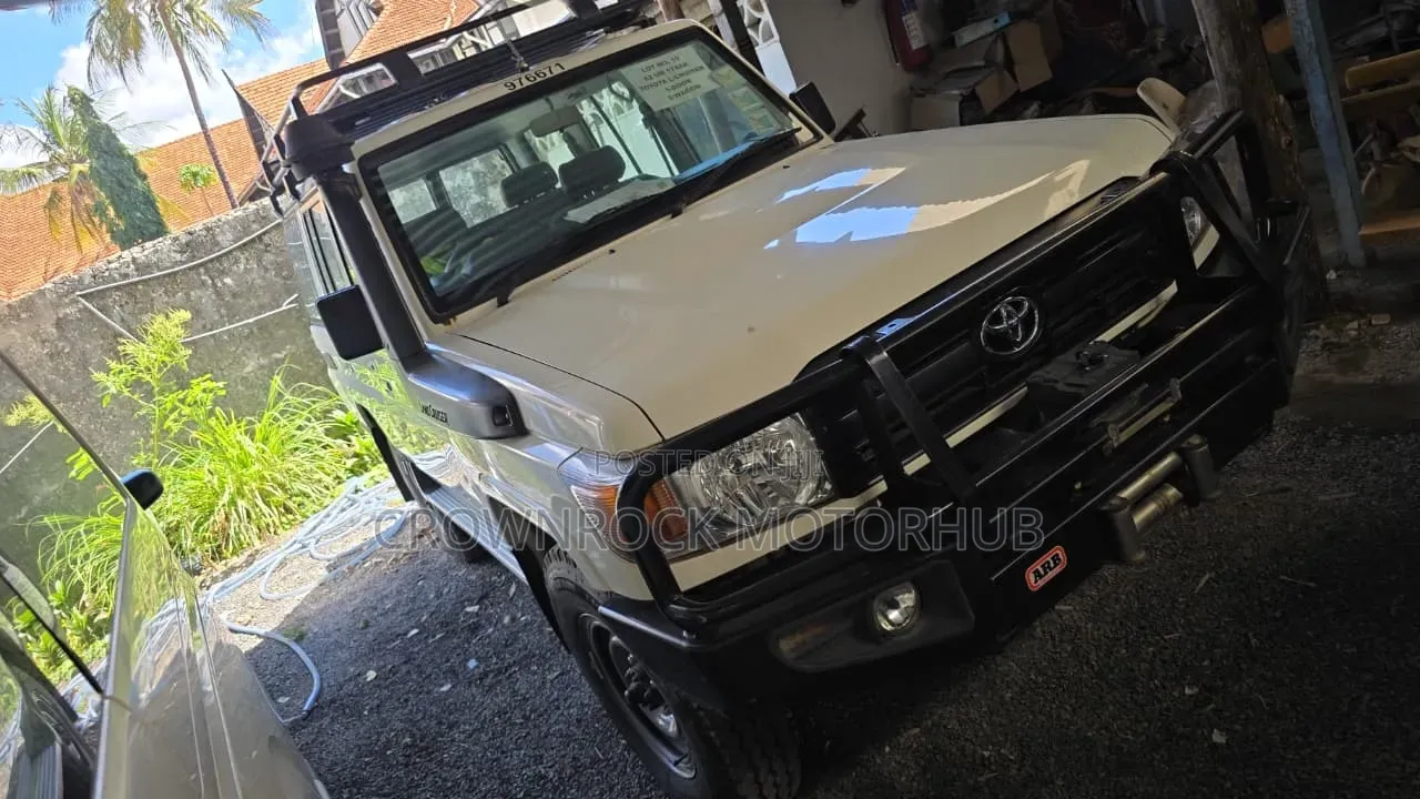 Toyota Land Cruiser 2021 White