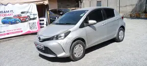 Toyota Vitz 2015 Silver