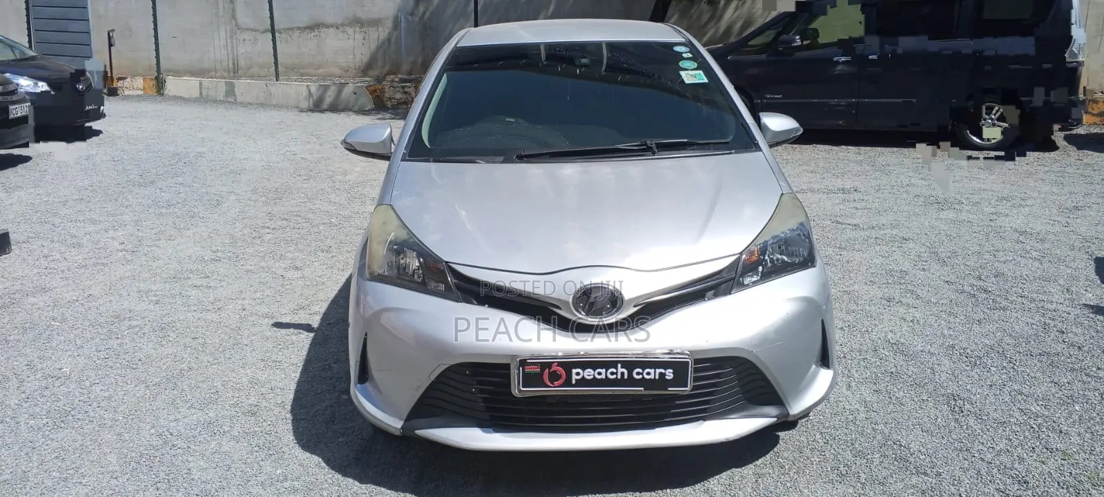 Toyota Vitz 2015 Silver