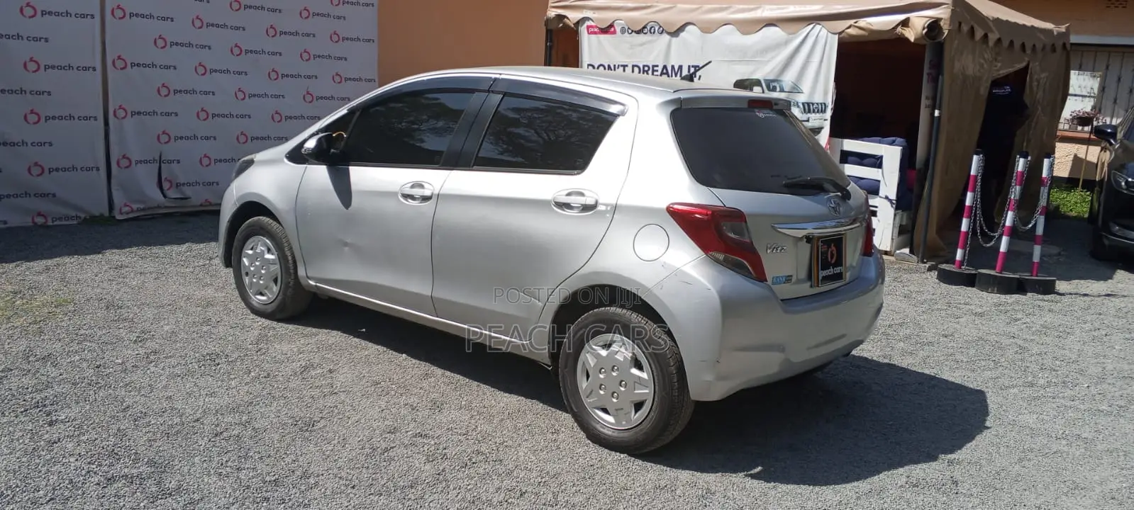Toyota Vitz 2015 Silver