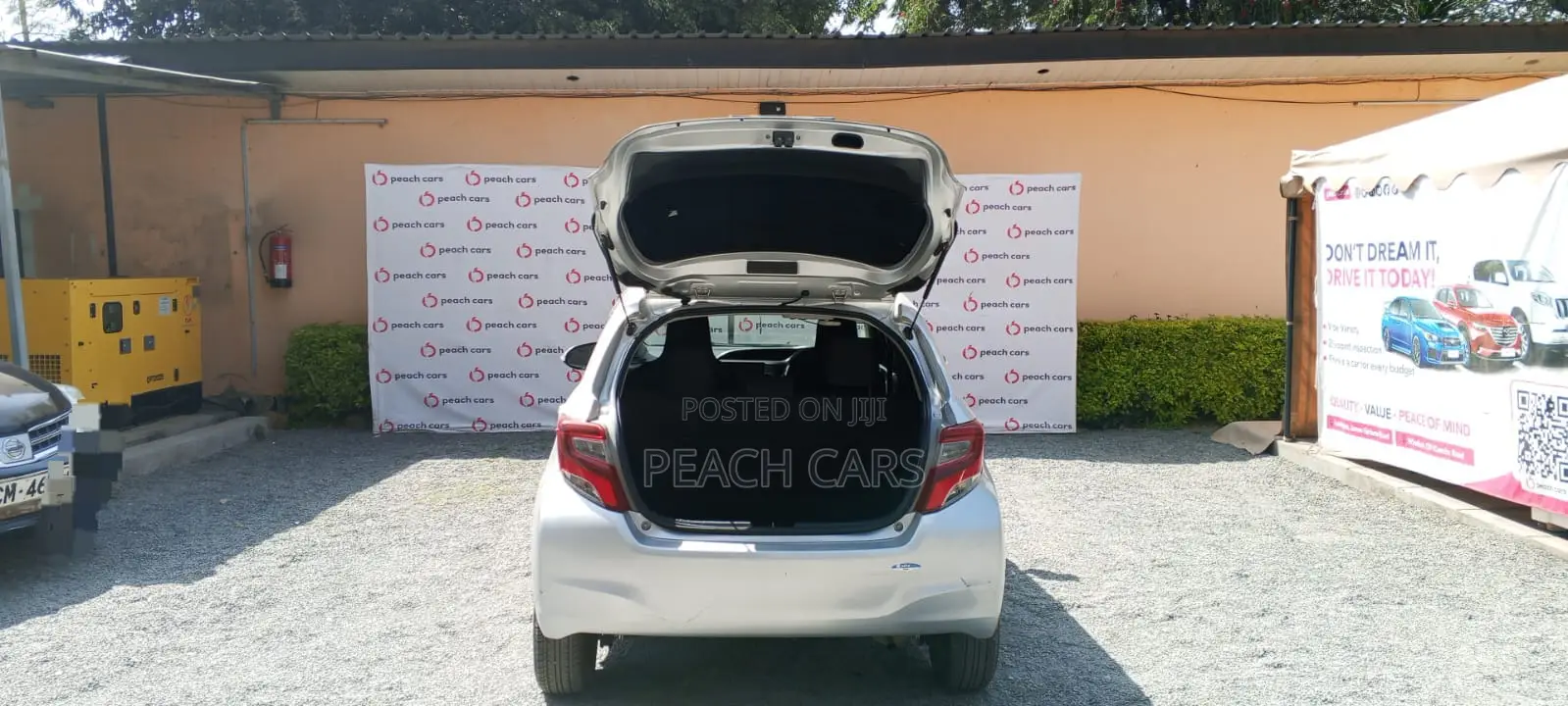 Toyota Vitz 2015 Silver