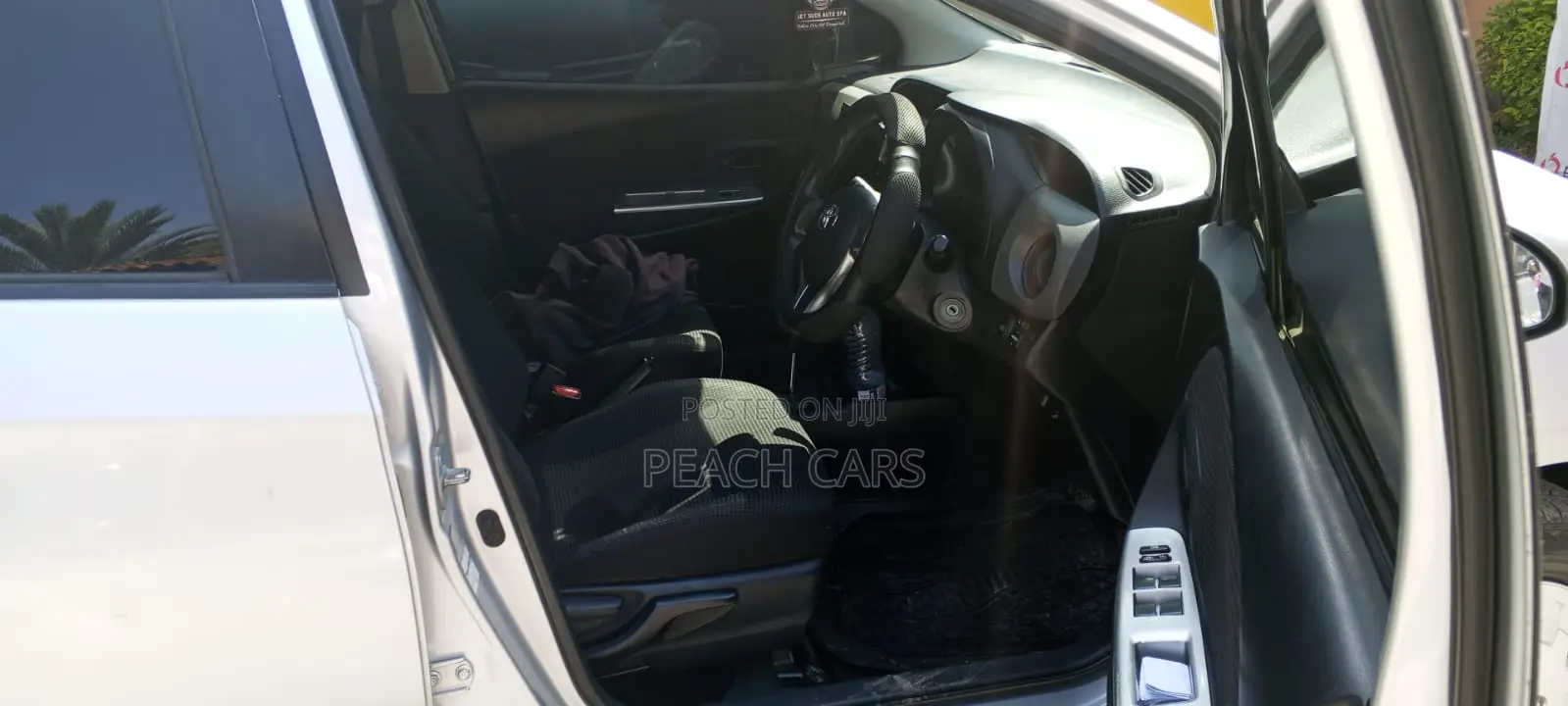 Toyota Vitz 2015 Silver