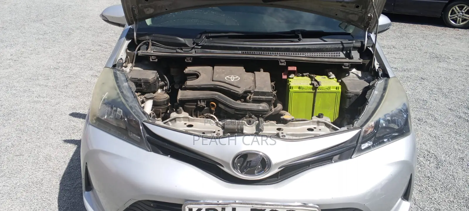 Toyota Vitz 2015 Silver