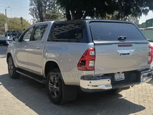 Toyota Hilux 2021 Silver