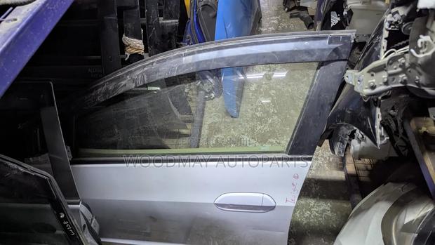 Honda Insight Front Left Door - thumbnail 2