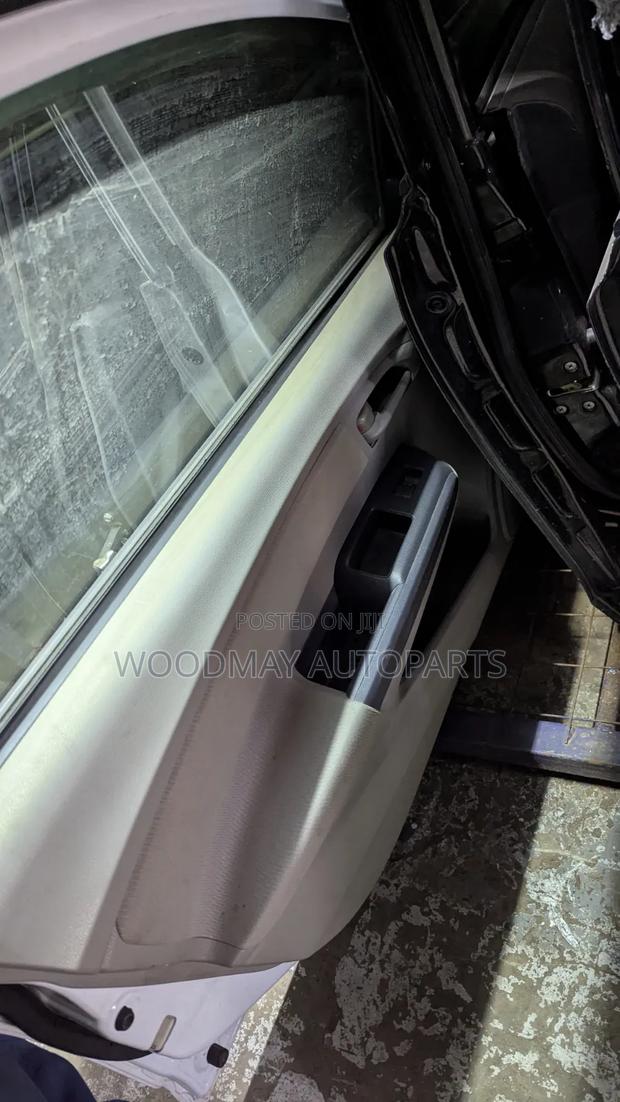 Honda Insight Front Left Door - thumbnail 3
