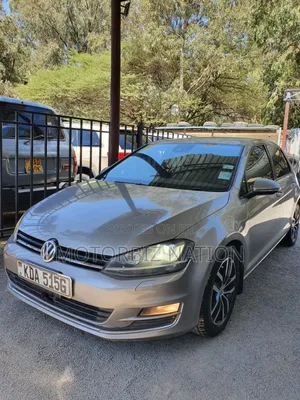 Volkswagen Golf 2013 Gold