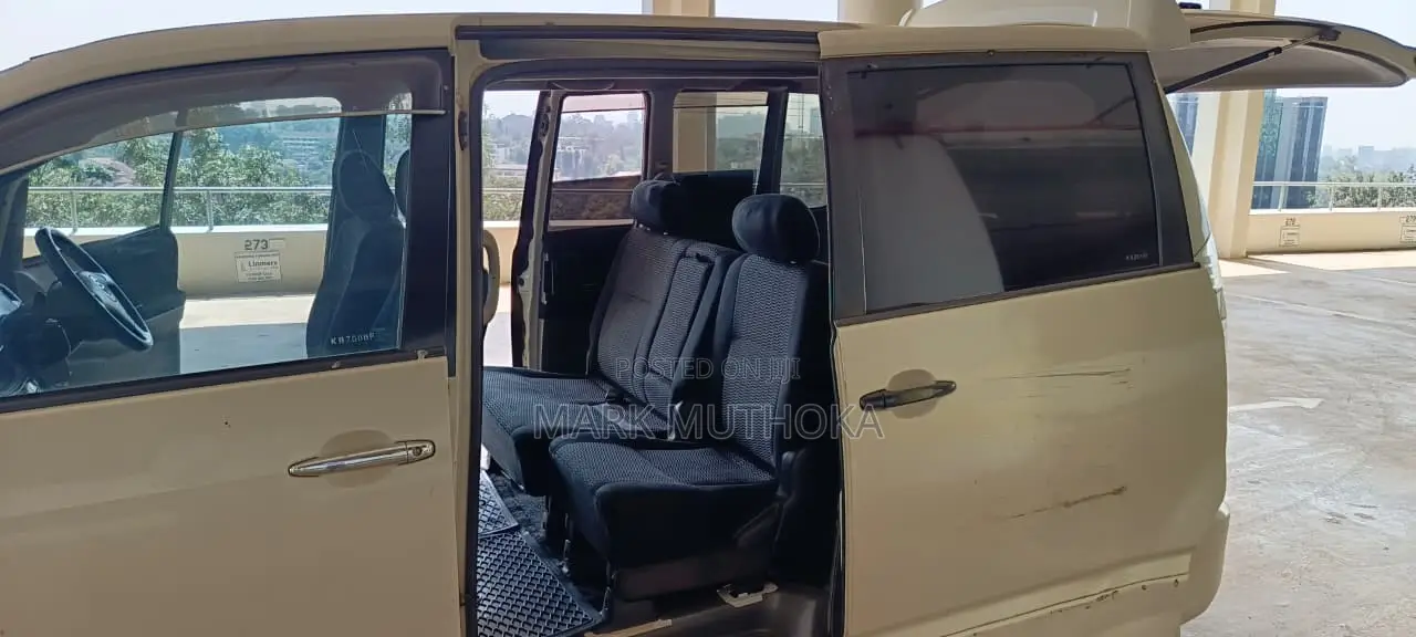 Toyota Voxy 2005 White