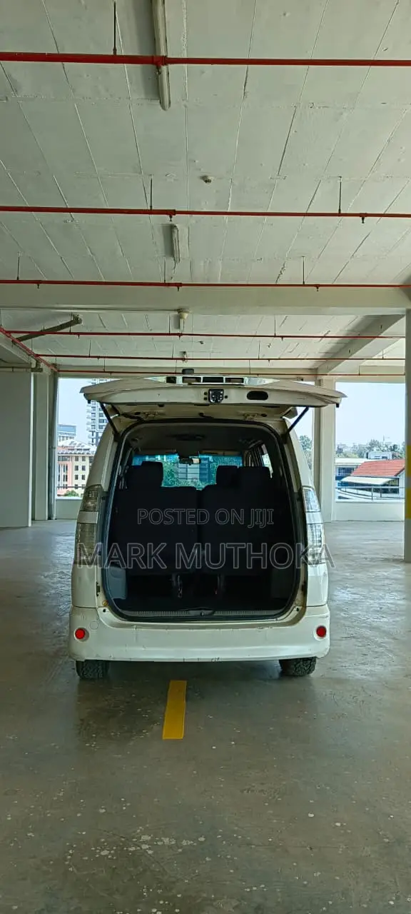 Toyota Voxy 2005 White