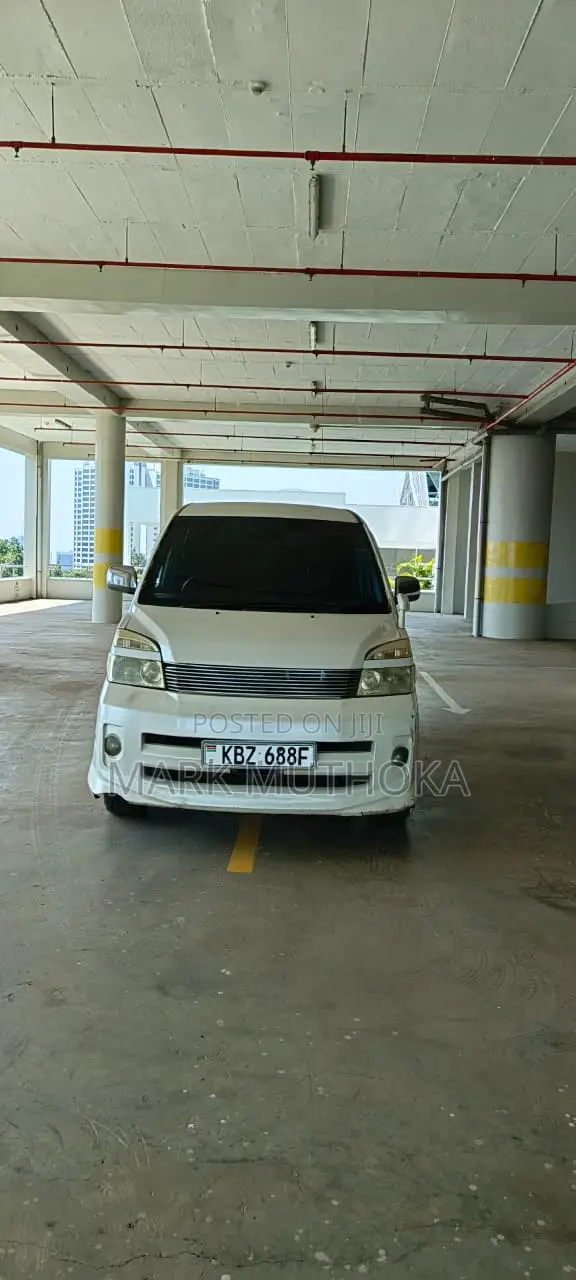 Toyota Voxy 2005 White
