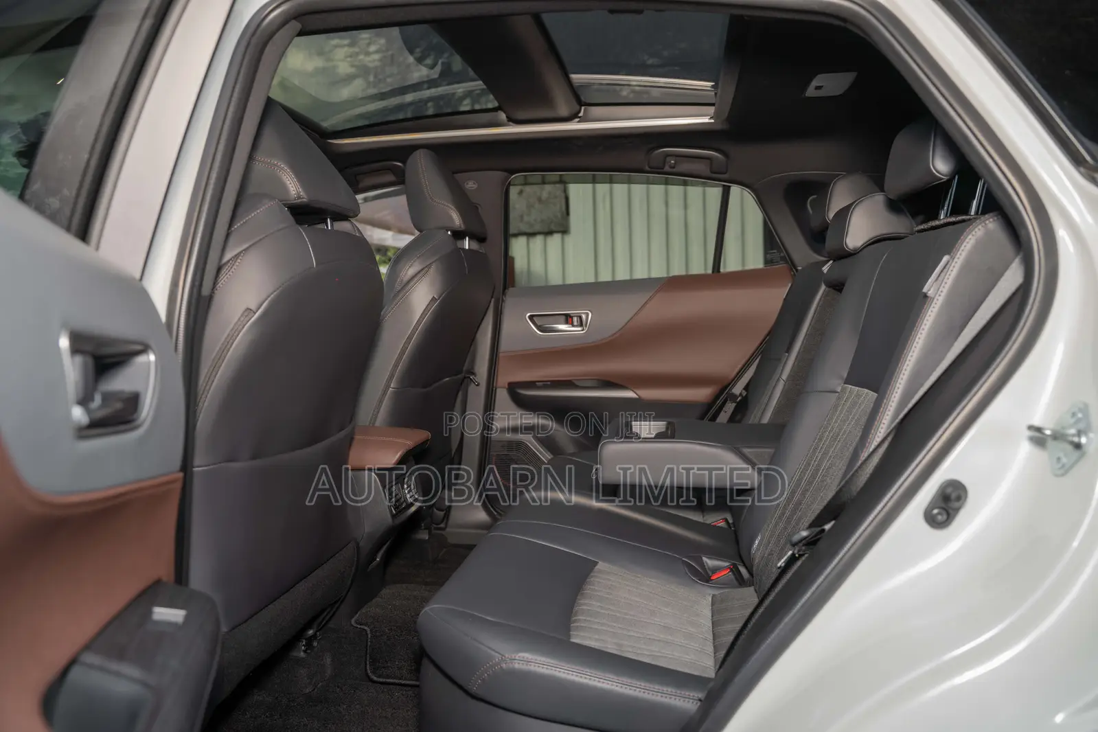 Toyota Harrier 2.5 Hybrid 4WD 2020 White