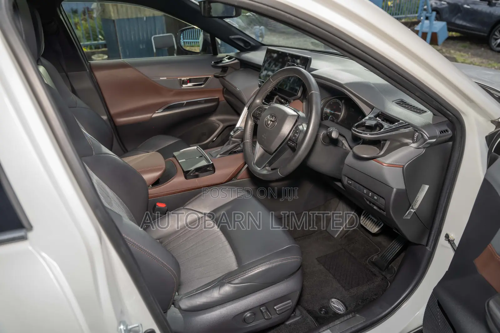 Toyota Harrier 2.5 Hybrid 4WD 2020 White