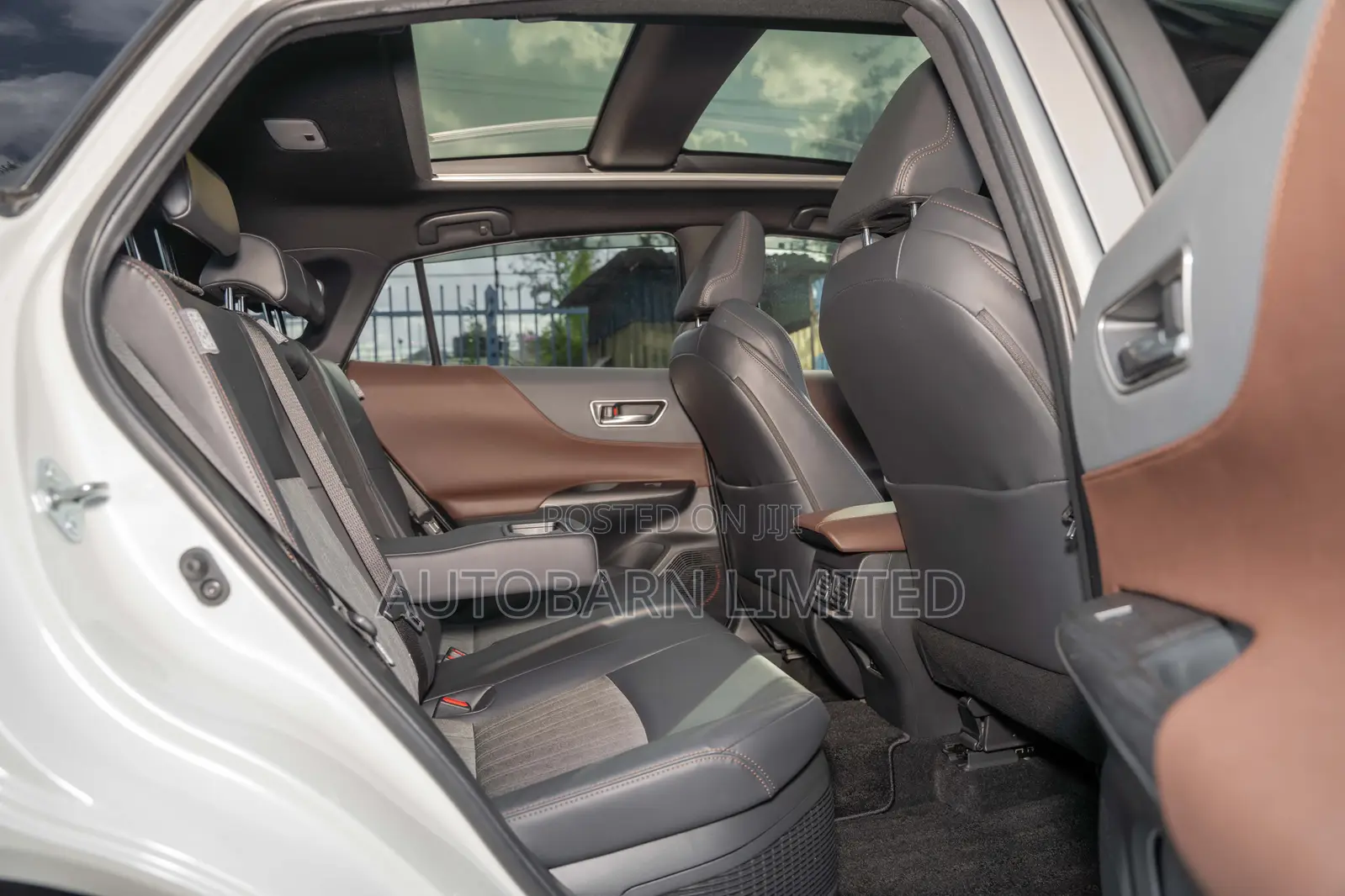 Toyota Harrier 2.5 Hybrid 4WD 2020 White