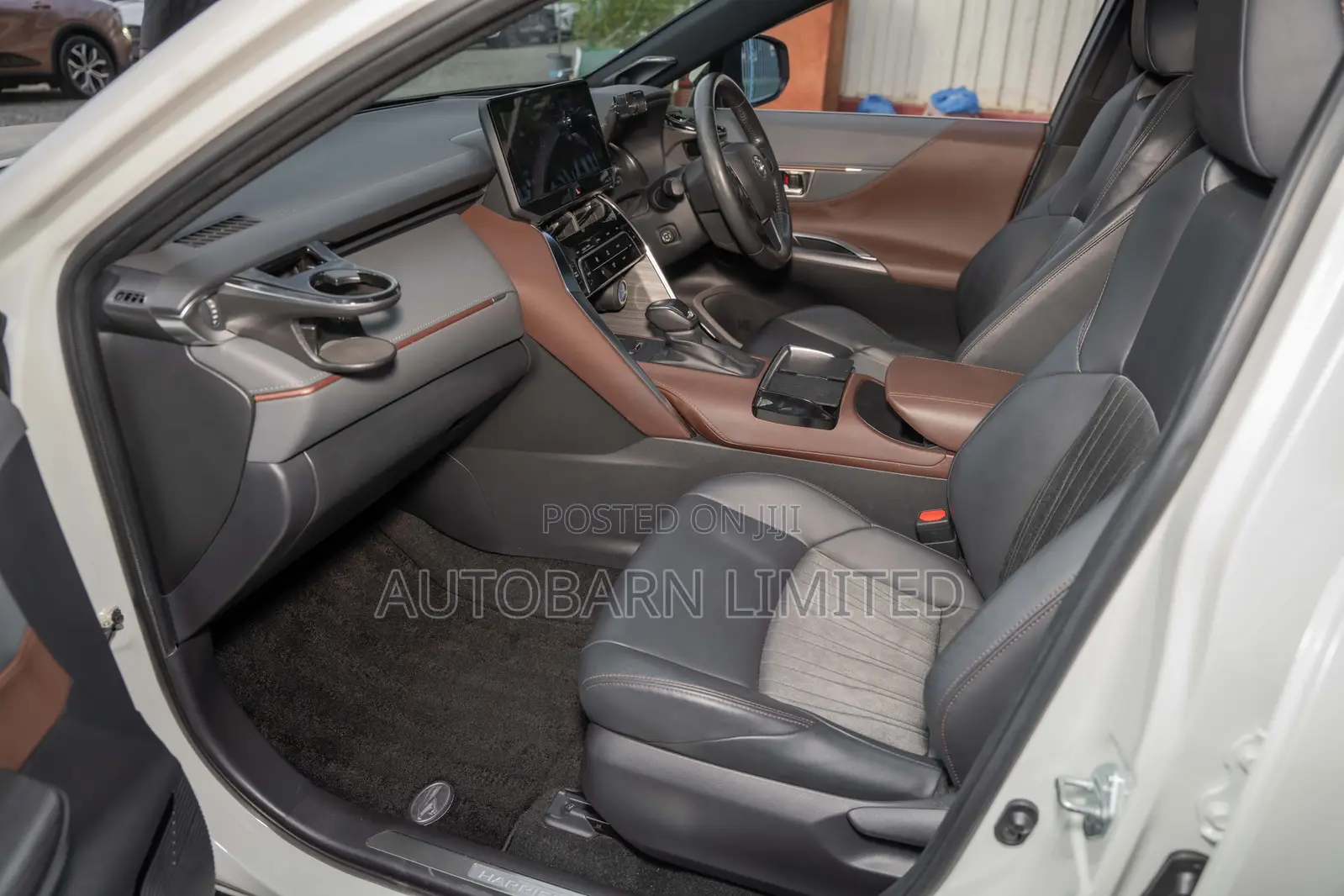Toyota Harrier 2.5 Hybrid 4WD 2020 White