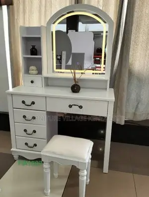 Dresser; Lighted Bedroom Dressing Table With Storage