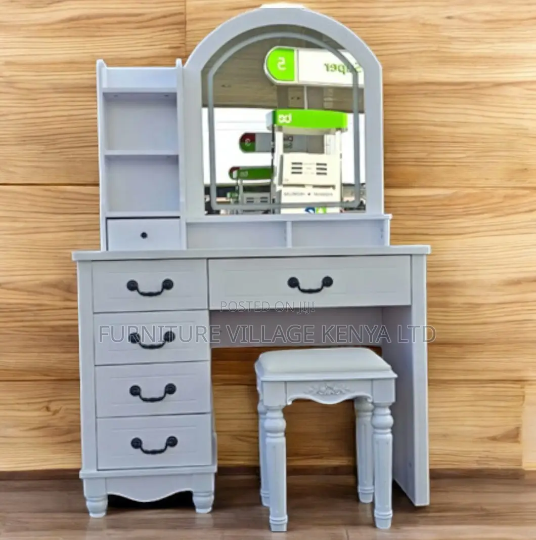 Dresser; Lighted Bedroom Dressing Table With Storage