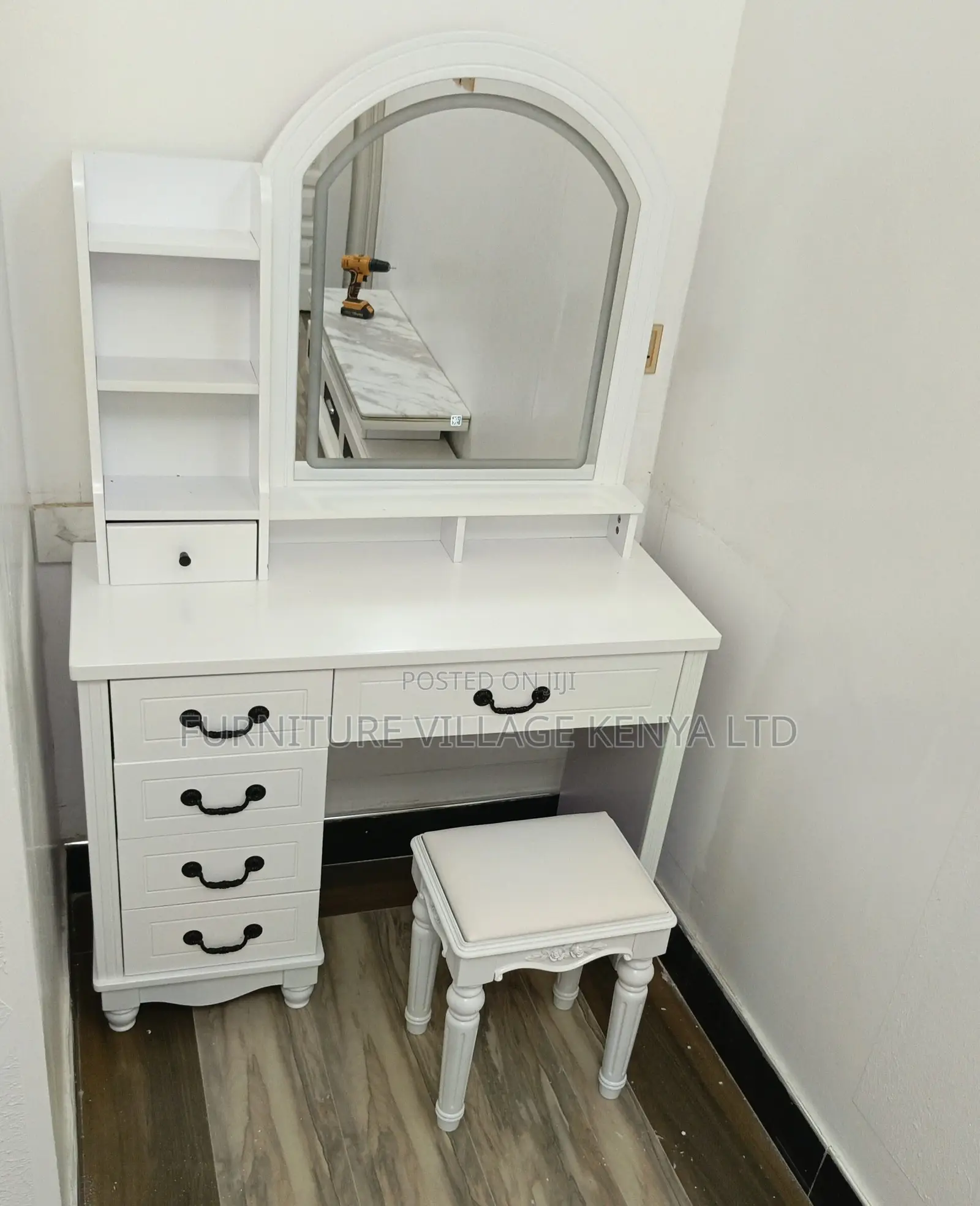 Dresser; Lighted Bedroom Dressing Table With Storage