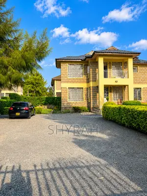 Airbnb 4 Bedroom Villa With a Pool and Lake Accesss