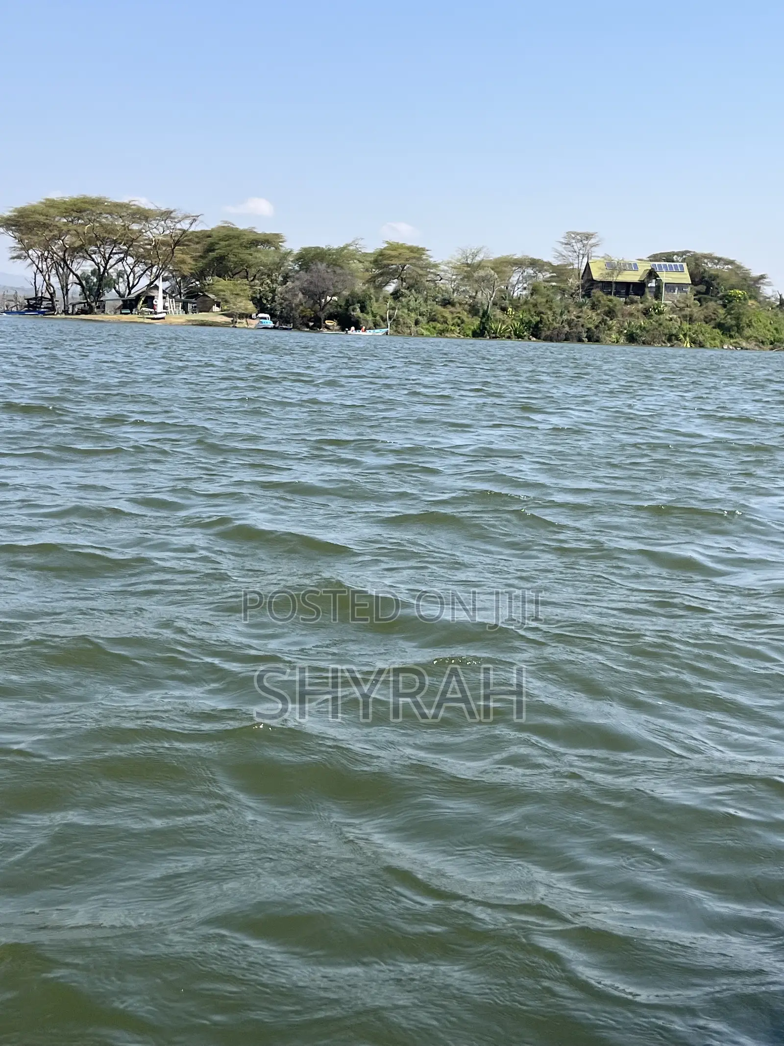 Airbnb 4 Bedroom Villa With a Pool and Lake Accesss