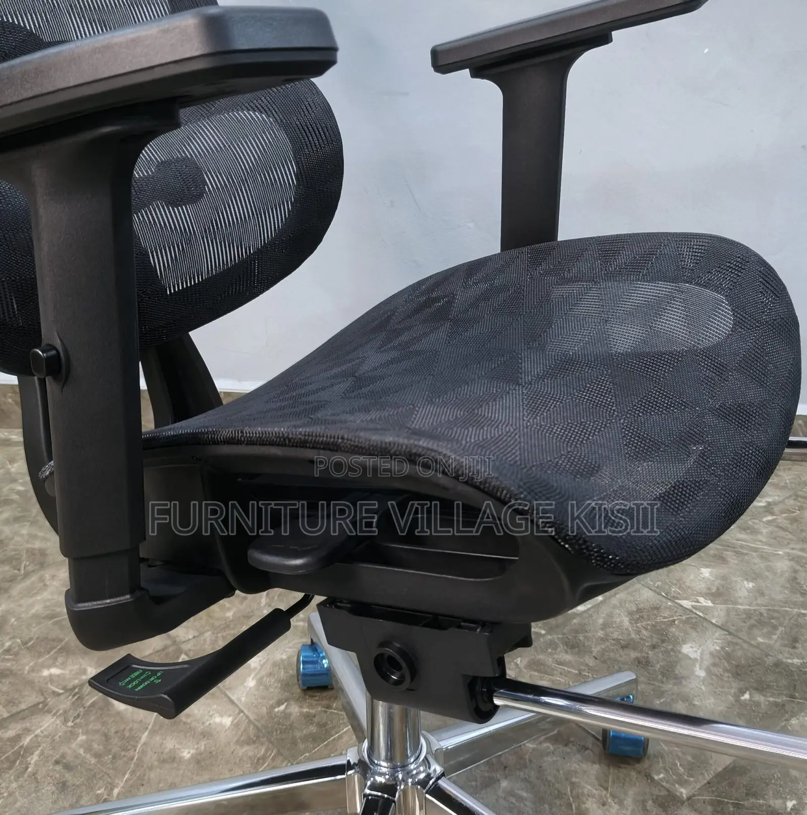 Office Chair: Ergonomic Mesh Chair