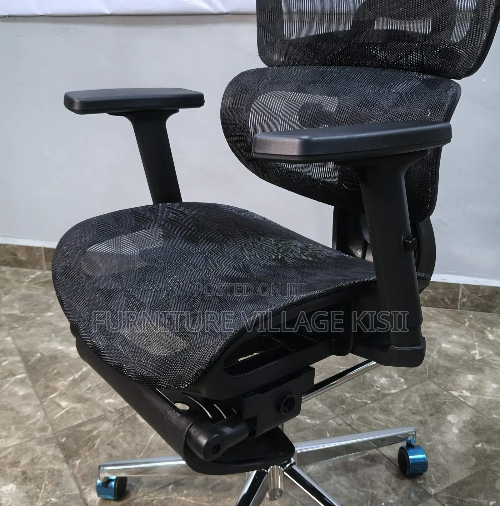 Office Chair: Ergonomic Mesh Chair