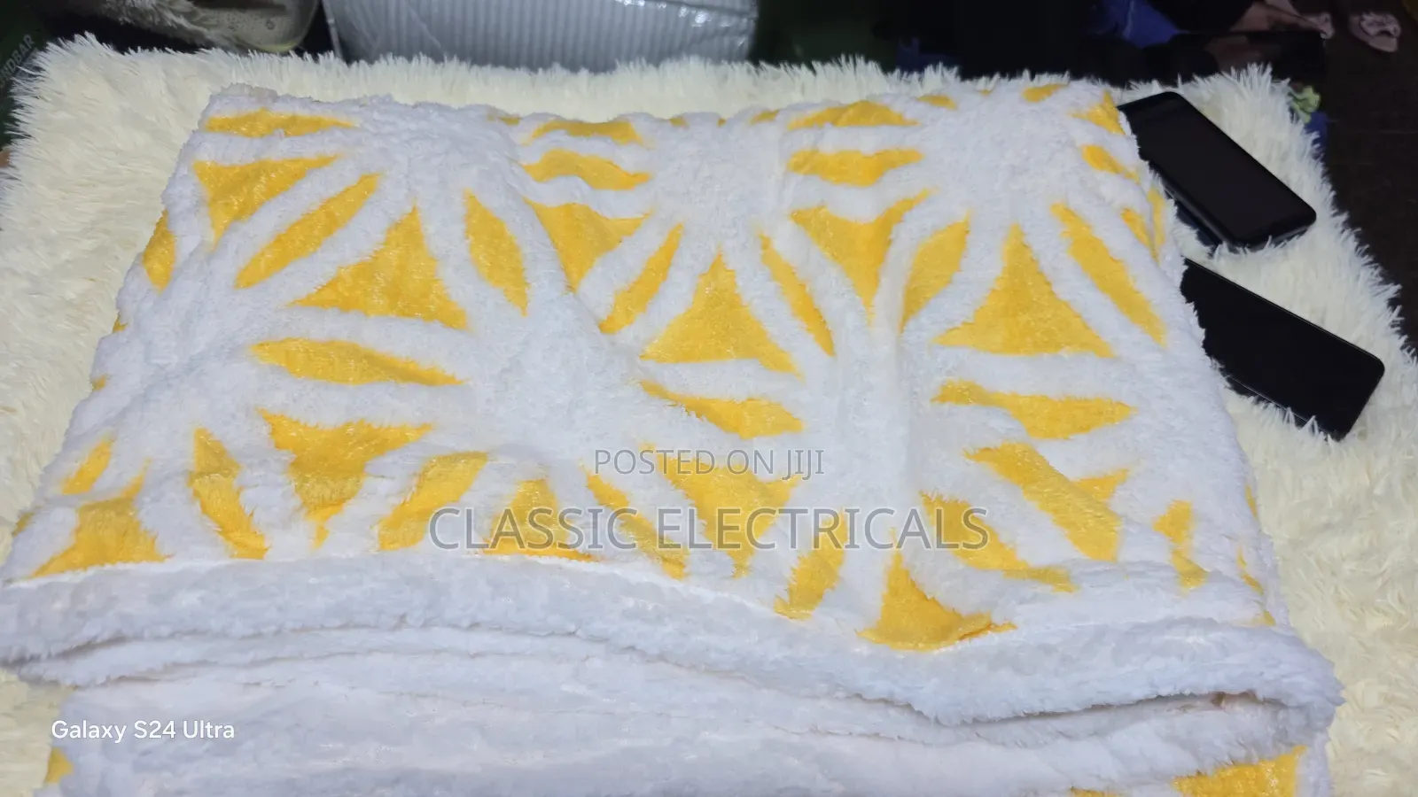 6*6 Warm Sherpa Throw Blanket at Ksh2100.