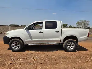 Toyota Hilux 2.5 D-4D 4X4 SRX 2010 White