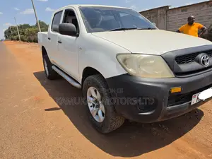 Toyota Hilux 2.5 D-4D 4X4 SRX 2010 White